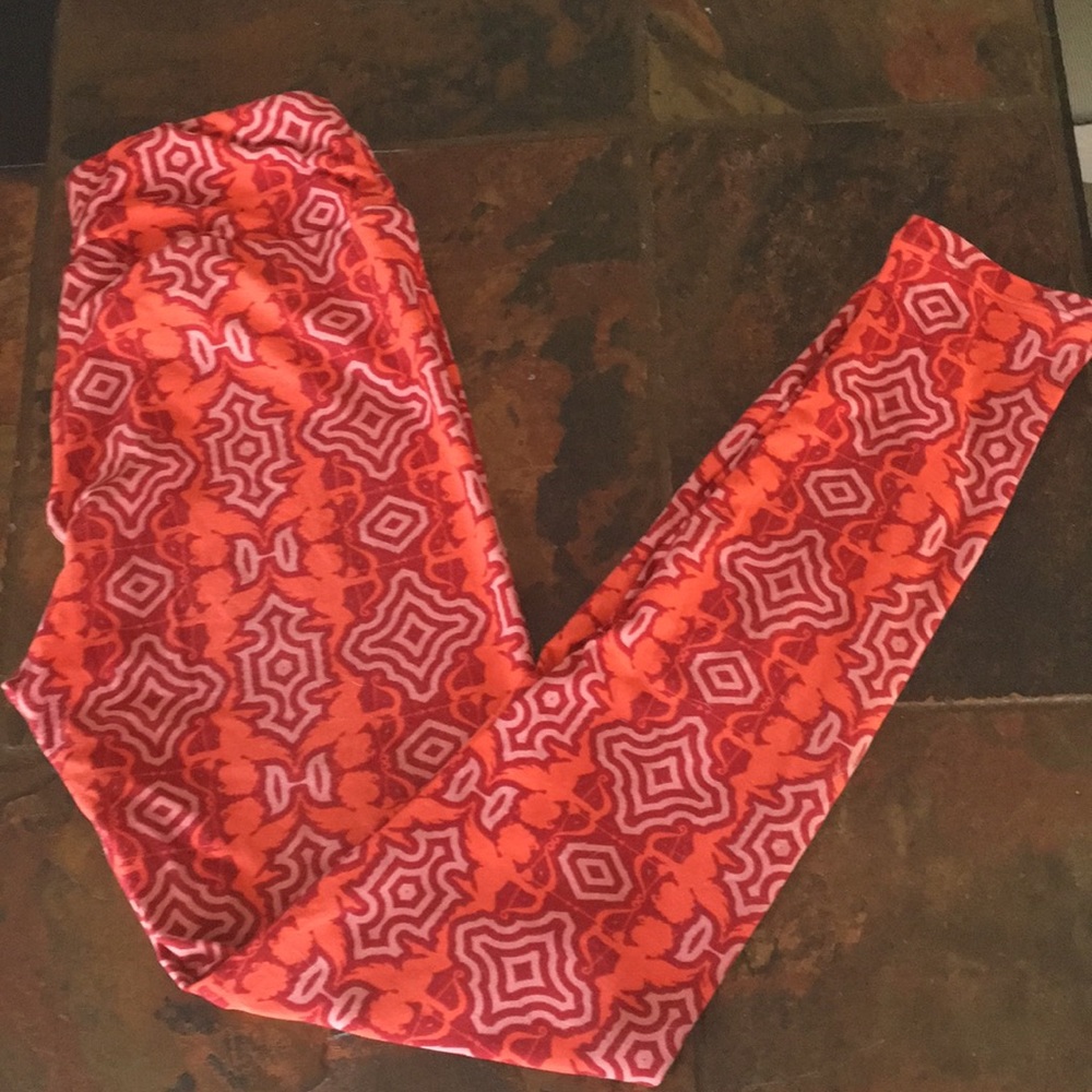 Lularoe valentine leggings OS
